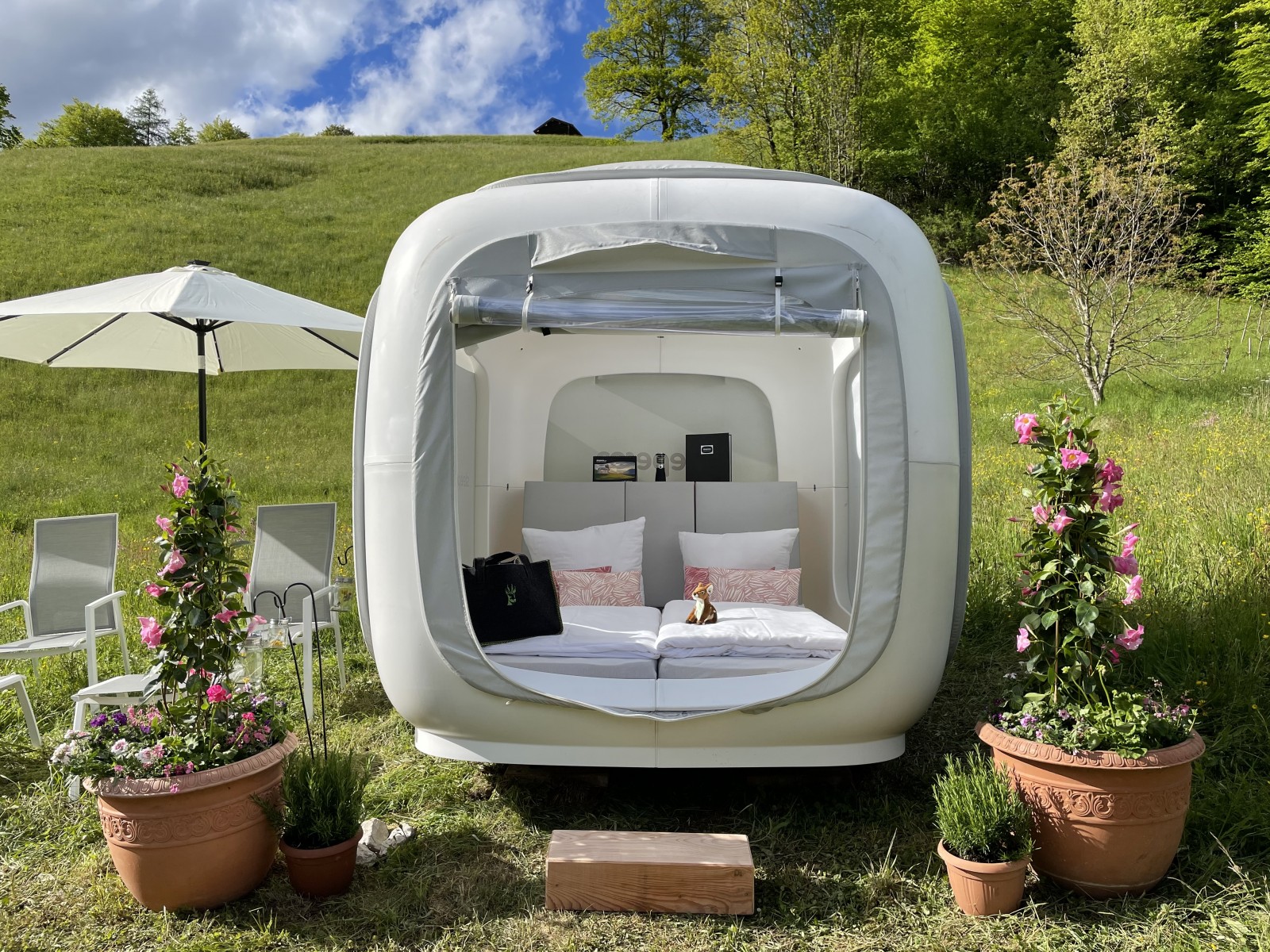 sleeperoo Cube, Changing sites across Germany — mobile sleeping capsule